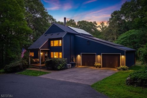 8 Camp Washington Rd, Long Valley, NJ, 07853-3163 | Card Image