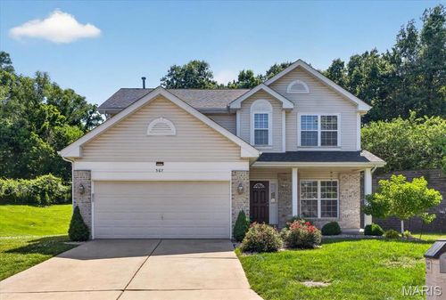567 Brook Meadow Dr, Ballwin, MO, 63021-3712 | Card Image