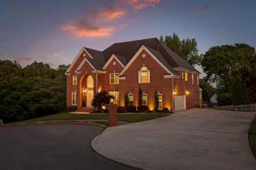 6404 Beacon Pointe Cir, Hixson, TN, 37343-3199 | Card Image