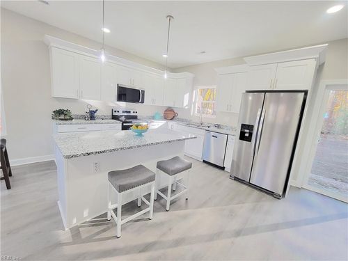 904 Back Creek Rd, Seaford, VA, 23696-2009 | Card Image