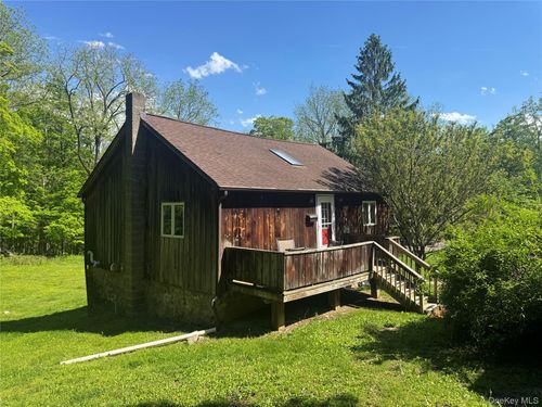 84 Foster Rd, Middletown, NY, 10941-3618 | Card Image