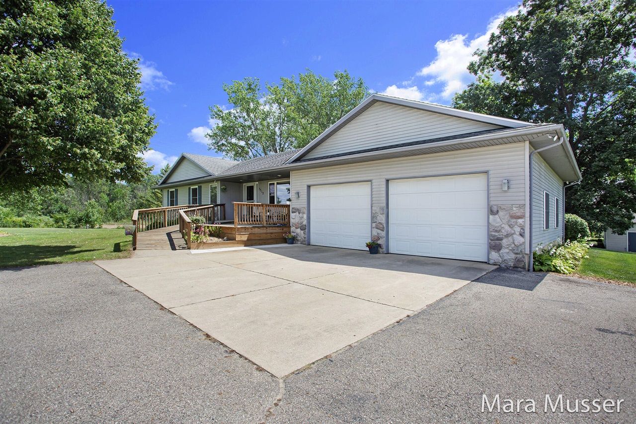 14th St, Wayland, MI 49348