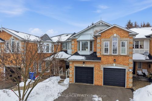 122 Downey Cir, Aurora, ON, L4G7G1 | Card Image