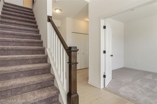 2001 Crested Butte Dr, White Lake, MI, 48383-2375 | Card Image