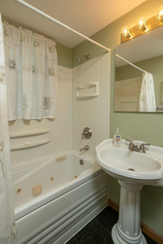 23-web-or-mls-23-Bathroom.jpg | Image 36