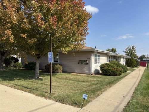 302 Reynolds St, Fairfax, IA, 52228-4720 | Card Image