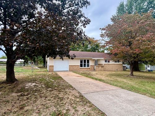 908 W Elm St, Aurora, MO, 65605-2819 | Card Image