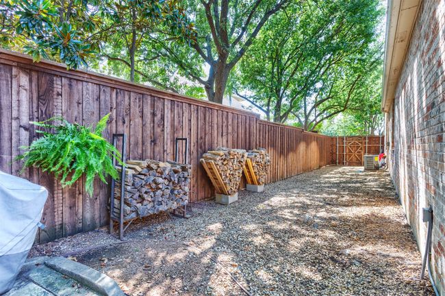 Large Side Yard | Image 35