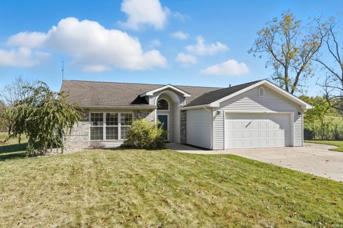 712 Taylor Ln, Albion, IN, 46701-1645 | Card Image