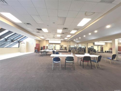 257-10 Union Tpke, Glen Oaks, NY, 11004-1256 | Card Image