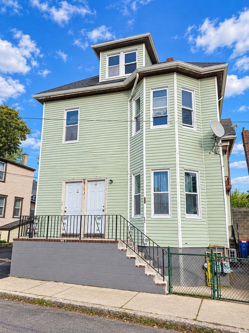 4-6 Briggs Ct, New Bedford, MA, 02740-4856 | Card Image