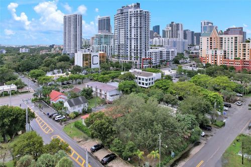 17 Ne 9th Ave, Fort Lauderdale, FL, 33301-1613 | Card Image