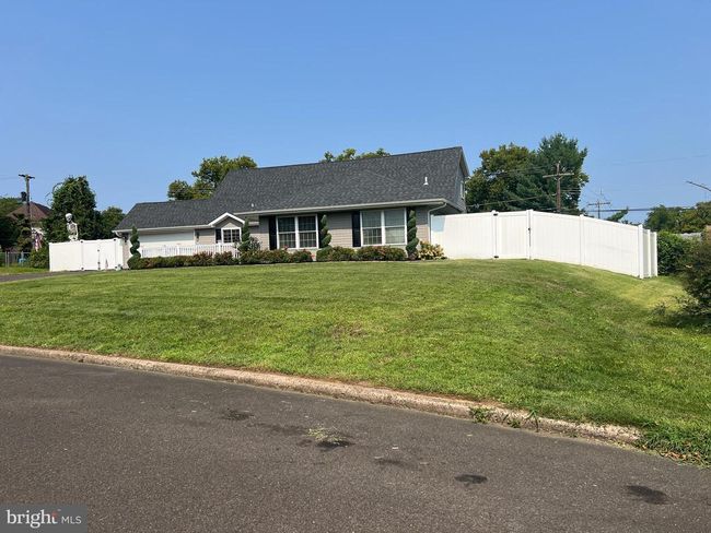 39 Shellflower Rd, House other with 5 bedrooms, 3 bathrooms and null parking in LEVITTOWN PA | Image 7