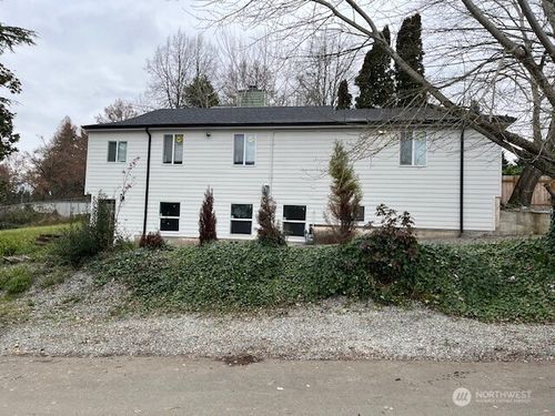 900 Ne 105th St, Seattle, WA, 98125-7464 | Card Image