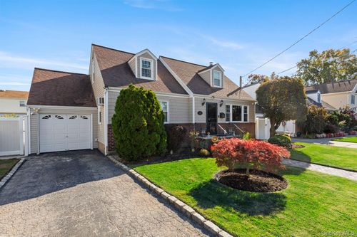 165 Lenox Ave, Uniondale, NY, 11553-1135 | Card Image