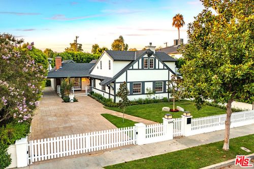 10445 Valley Spring Ln, Toluca Lake, CA, 91602-2927 | Card Image