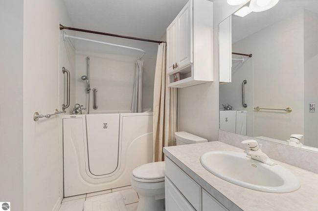 301 Golfview Ln, House other with 2 bedrooms, 2 bathrooms and null parking in Elk Rapids MI | Image 23