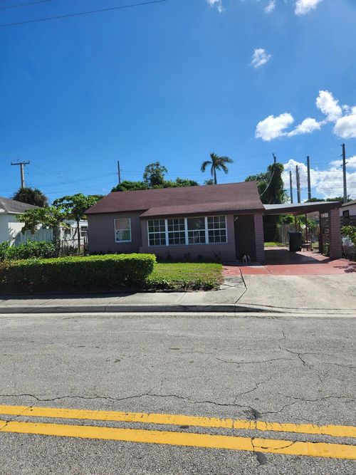 609 W 2nd St, Riviera Beach, FL, 33404-7617 | Card Image