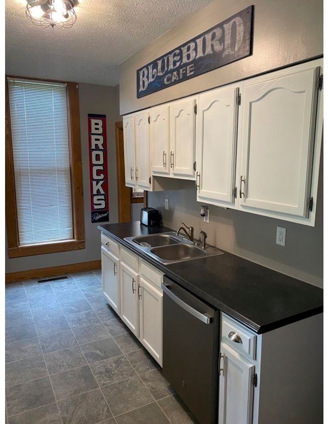 403 W Spring St, House other with 3 bedrooms, 2 bathrooms and null parking in Brownstown IN | Image 17