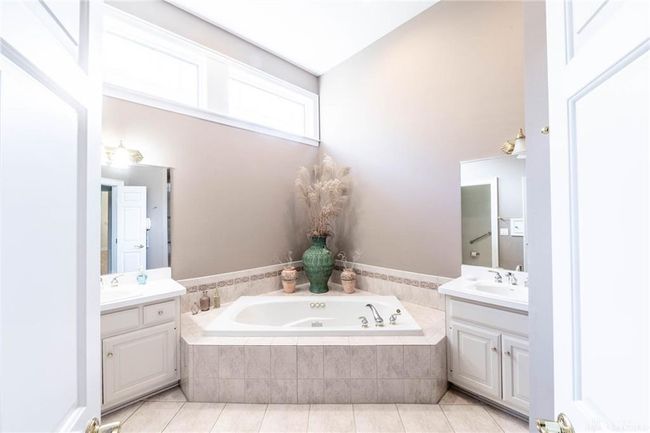 29 Governors Club Dr, House other with 2 bedrooms, 4 bathrooms and null parking in Xenia OH | Image 34