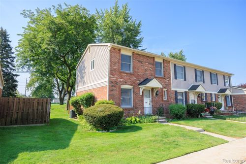19932 S Great Oaks Cir, Clinton Township, MI, 48036-4401 | Card Image