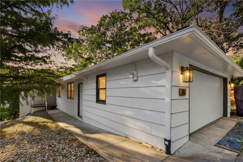 387 Nw North Shore Dr, Lake Waukomis, MO, 64151-1455 | Card Image