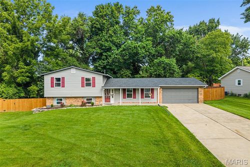 9 Linda Ln, Saint Peters, MO, 63376-3404 | Card Image