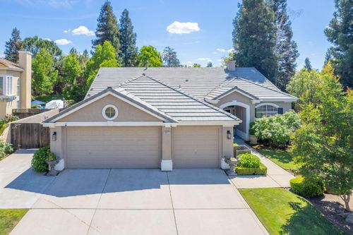 10621 N Pierpont Cir, Fresno, CA, 93730-4530 | Card Image