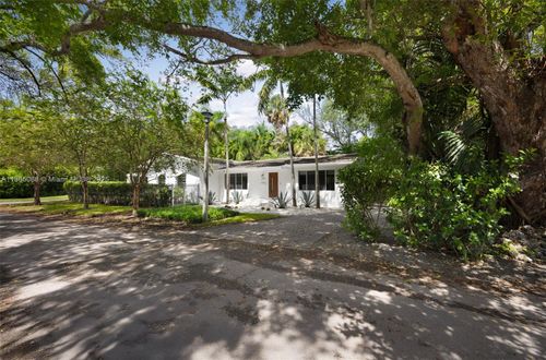 3894 Main Hwy, Coconut Grove, FL, 33133-6543 | Card Image