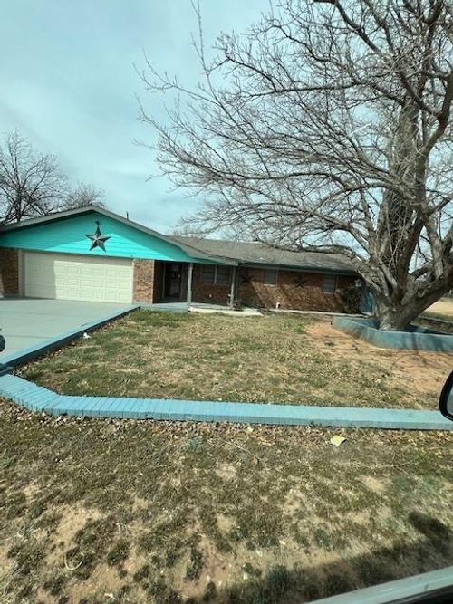 209 37th St, Snyder, TX, 79549-5120 | Card Image