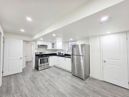 lower-948 Broadway Blvd, Peterborough, ON, K9H0G8 | Card Image