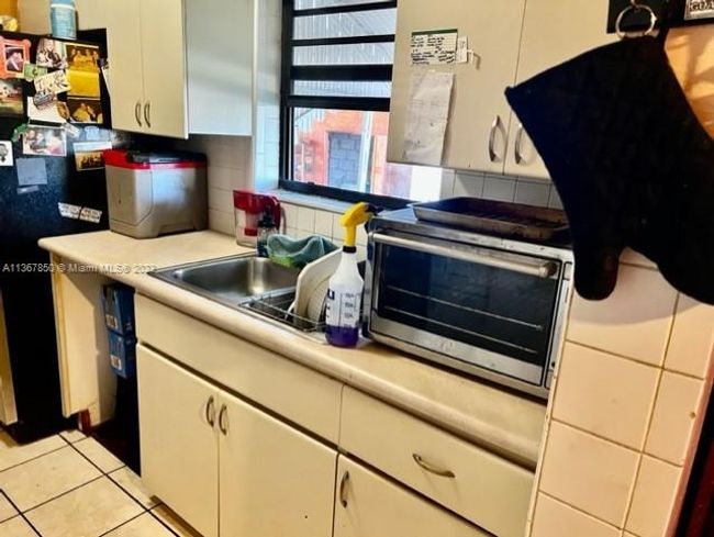 665 Ne 178th St, House other with 3 bedrooms, 2 bathrooms and null parking in Miami FL | Image 8