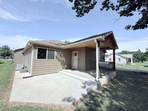 400 W E Ave, Kingman, KS, 67068-1126 | Card Image