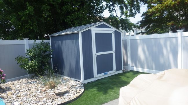 Fenced in Rear Yard with Shed | Image 20