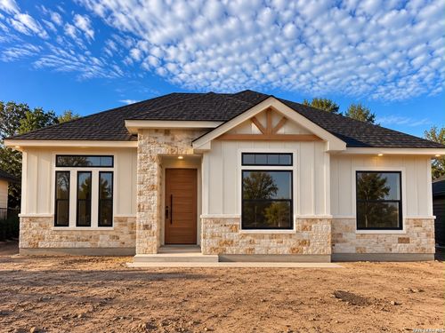 3156 Juan Cir, Eagle Pass, TX, 78852-3100 | Card Image