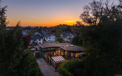 330 Irving Rd, Victoria, BC, V8S4A2 | Card Image
