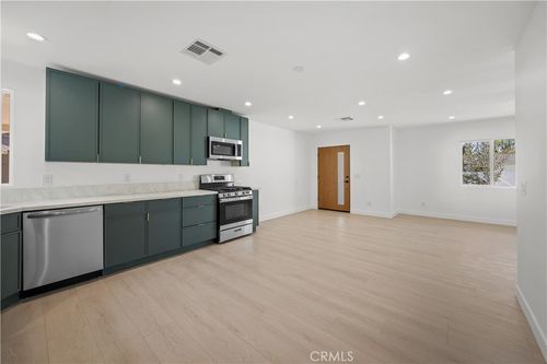 6946 Amestoy Ave, Lake Balboa, CA, 91406-4447 | Card Image