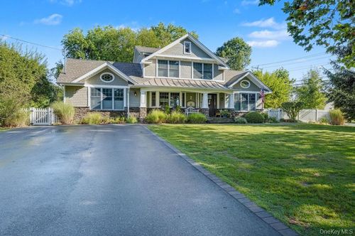 2 Greg Ln, East Northport, NY, 11731-5523 | Card Image