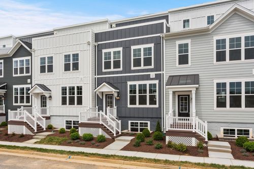 row-18d-3247 Preston Shore Dr, ROCKINGHAM, VA, 22801-4918 | Card Image