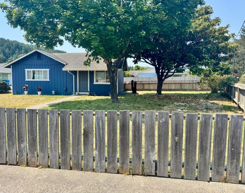 140 River St, Rio Dell, CA, 95562-1036 | Card Image