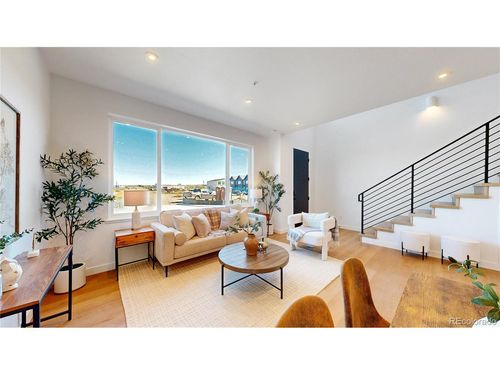 933 Edge Cir, Longmont, CO, 80501-9008 | Card Image
