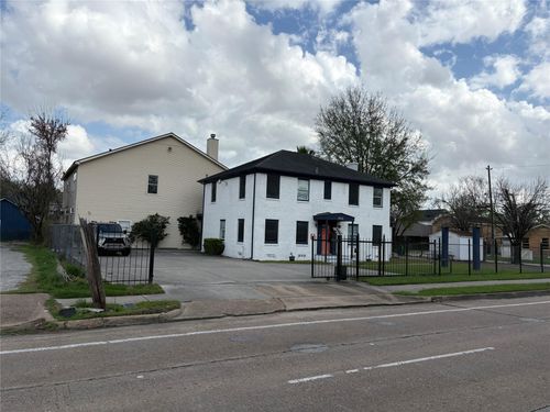 5902 Irvington Blvd, Houston, TX, 77009-1339 | Card Image