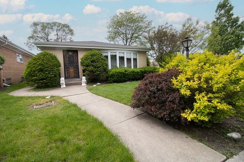 8662 N Merrill St, Niles, IL, 60714-1921 | Card Image