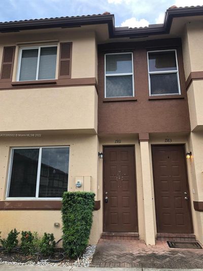 1911 Hibiscus Ln, Townhouse with 3 bedrooms, 2 bathrooms and null parking in Riviera Beach FL | Image 1