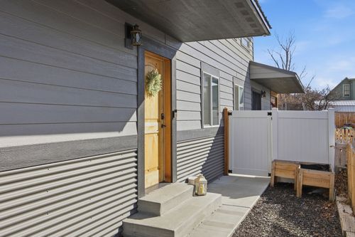 214 Mission St, Stevensville, MT, 59870-2025 | Card Image