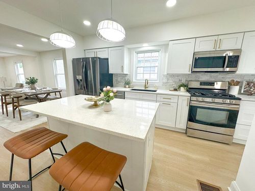 209 Main St, DUNDALK, MD, 21222-6126 | Card Image