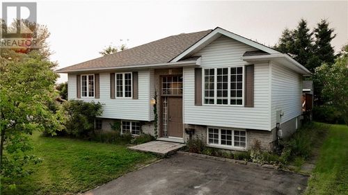 2277 Gateway Dr, Sudbury, ON, P3E6G1 | Card Image