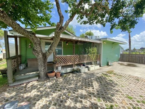 112 Palmetto Ave, Rockport, TX, 78382-7480 | Card Image