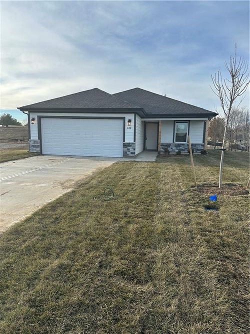 432 Park Hill Drive, Tonganoxie, KS, 66086 | Card Image