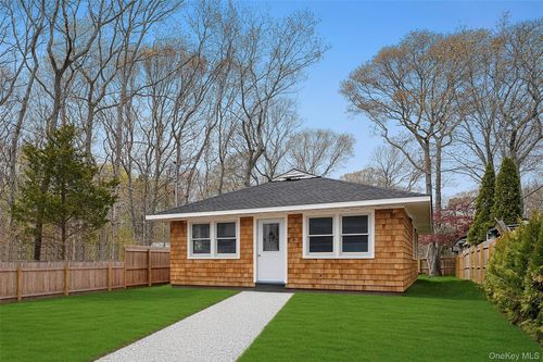 50 Squires Avenue, Southampton, NY, 11942 | Card Image